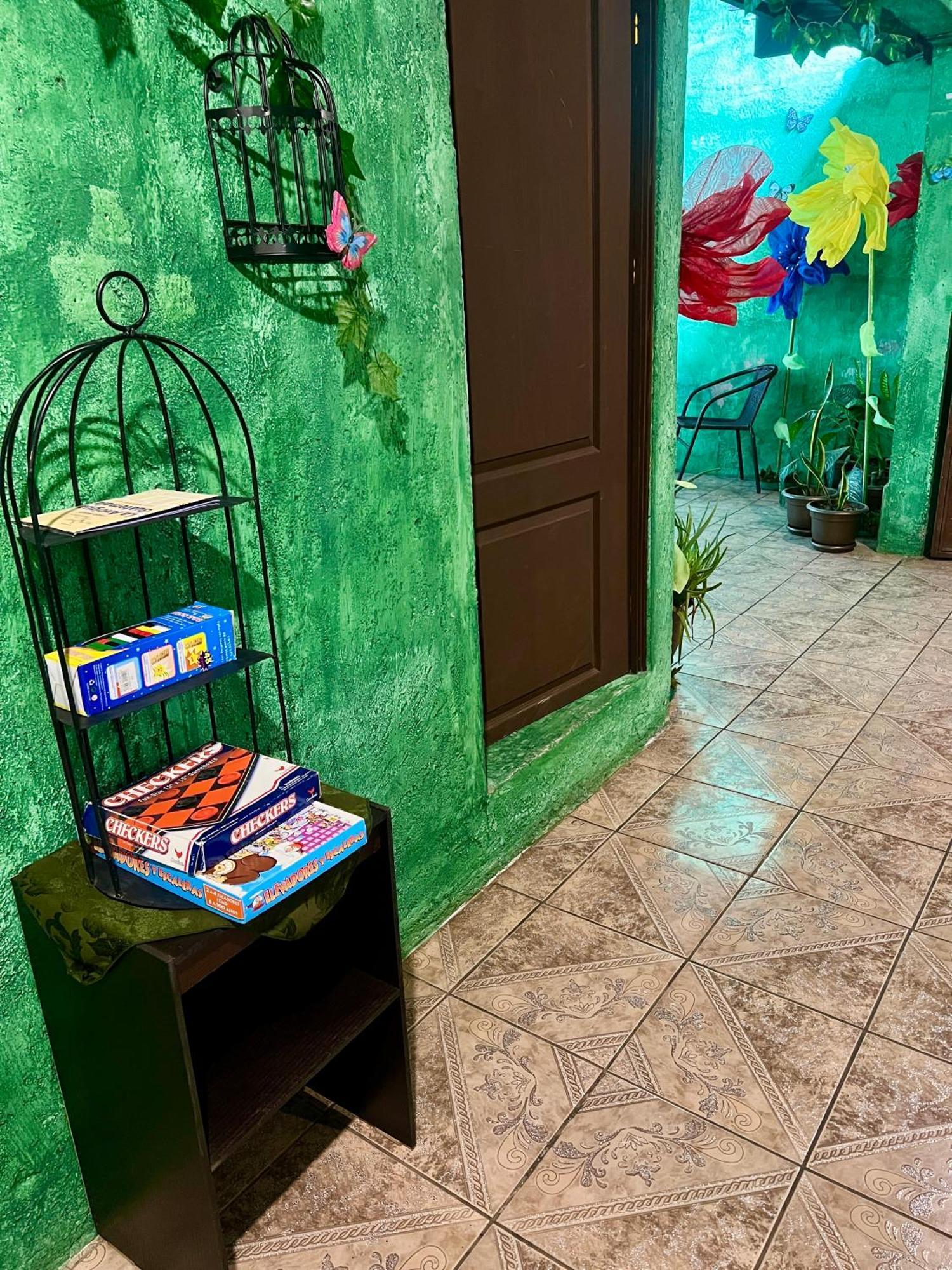 Wonderland Hostel Antigua Екстер'єр фото